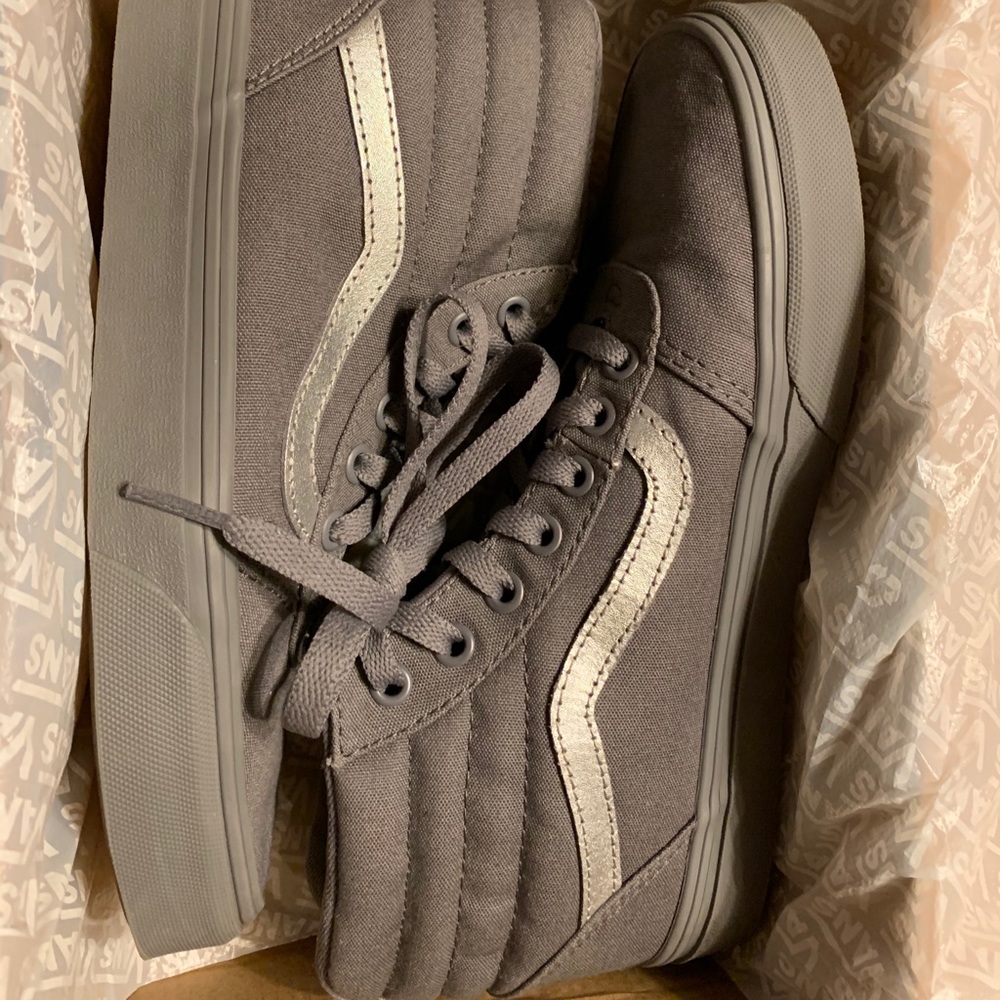 Vans Ward Hi size 7W new in box